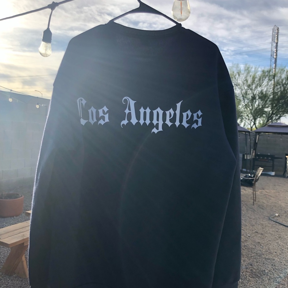 Cute shein Los Angeles sweater size 2X but feels like a medium or large.